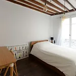 Bright Flat In Montmartre